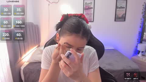 Snapshot of amy_sophiaa chatting on 12.13.24 Amy sophia 3 online show from 12.13.24