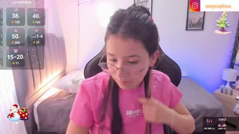 Snapshot of amy_sophiaa chatting on 12.31.24 Amy sophia 3 online show from 12.31.24