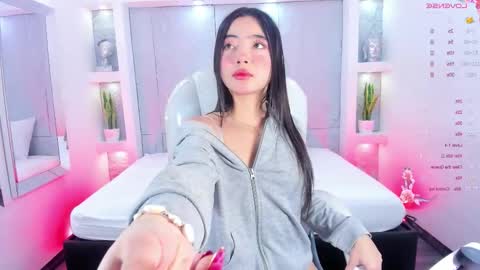 Snapshot of amycolman_ chatting on 10.24.25 amy online show from 10.24.25