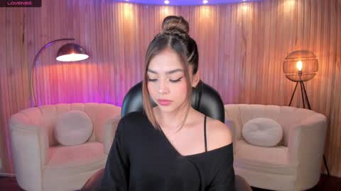 Snapshot of amydavis_ chatting on 12.06.24 Amy online show from 12.06.24