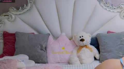 amyhennessy online show from 12.04.24