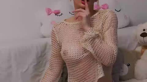 amyhennessy online show from 02.14.25