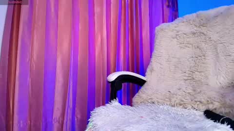 Amy ... Nice to meet u   thumb up me please its important online show from 09.11.25