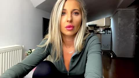 Snapshot of amyroberta92 chatting on 12.30.24 amyroberta92 online show from 12.30.24