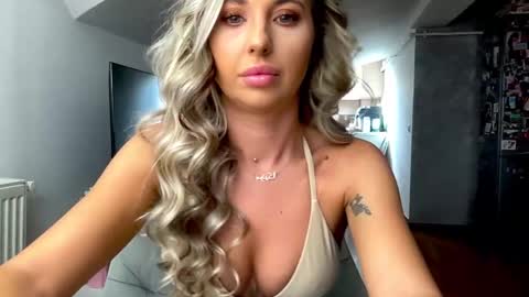 Snapshot of amyroberta92 chatting on 09.20.25 amyroberta92 online show from 09.20.25
