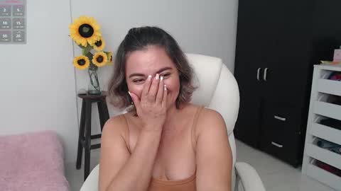 Snapshot of ana_hotmilfx chatting on 12.20.24 ANA online show from 12.20.24