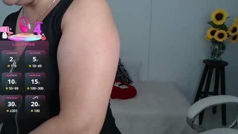 Snapshot of ana_hotmilfx chatting on 10.15.25 ANA online show from 10.15.25