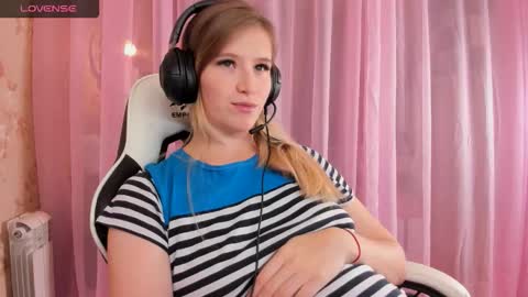 Snapshot of anabelmelody chatting on 10.19.25 AnabelMelody online show from 10.19.25