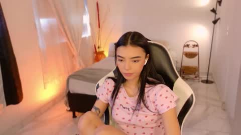 ANABEL WOLF  online show from 11.15.25