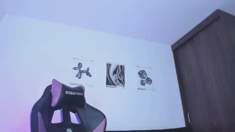 Snapshot of anakiss1 chatting on 03.06.25 help me to get 100 thumps up online show from 03.06.25
