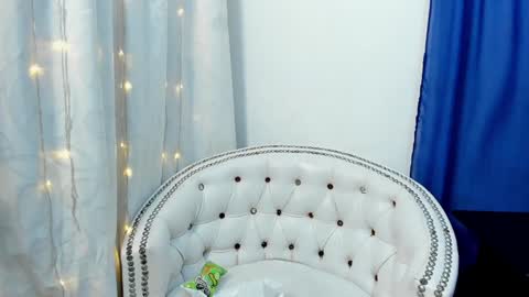Snapshot of analia18_ chatting on 01.23.25 analia18 online show from 01.23.25