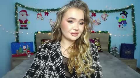 Snapshot of anastacyyellig chatting on 12.31.24 anastacyyellig online show from 12.31.24