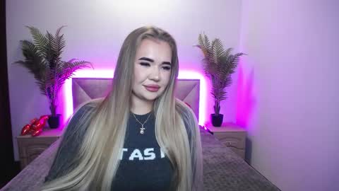 Snapshot of anastacyyellig chatting on 10.09.25 anastacyyellig online show from 10.09.25