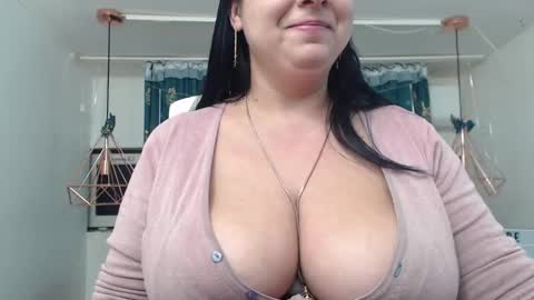 Snapshot of andrahart_ chatting on 02.21.25 AndraHart online show from 02.21.25