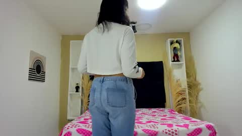 Snapshot of andrea_gill_ chatting on 09.30.25 Andres Gil online show from 09.30.25