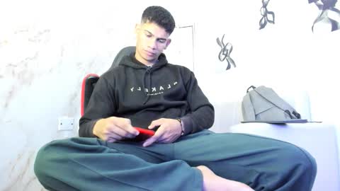 Snapshot of andres_stud chatting on 10.05.25 andres_stud online show from 10.05.25