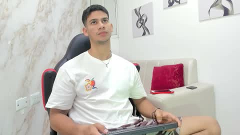 Snapshot of andres_stud chatting on 10.06.25 andres_stud online show from 10.06.25
