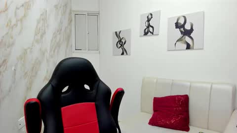 Snapshot of andres_stud chatting on 10.15.25 andres_stud online show from 10.15.25