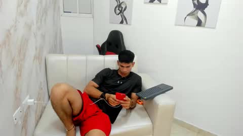 Snapshot of andres_stud chatting on 10.16.25 andres_stud online show from 10.16.25