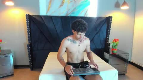 Snapshot of andres_vnk chatting on 10.27.25 Andres online show from 10.27.25