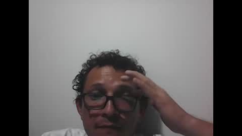 Snapshot of andresfloga chatting on 10.26.25 andresfloga online show from 10.26.25