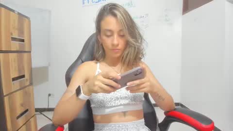 Snapshot of andresgiraldo1 chatting on 01.19.25 Isa --------- online show from 01.19.25
