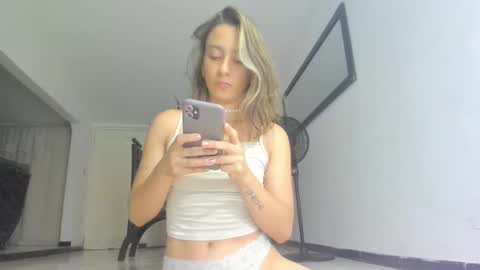 Snapshot of andresgiraldo1 chatting on 01.27.25 Isa --------- online show from 01.27.25