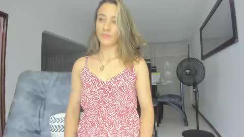 Snapshot of andresgiraldo1 chatting on 02.03.25 Isa --------- online show from 02.03.25