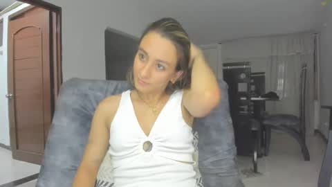 Snapshot of andresgiraldo1 chatting on 02.05.25 Isa --------- online show from 02.05.25