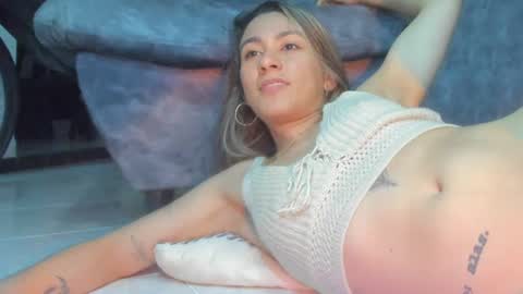 Snapshot of andresgiraldo1 chatting on 03.09.25 Isa --------- online show from 03.09.25
