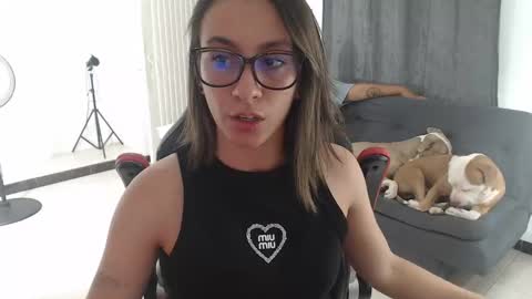 Snapshot of andresgiraldo1 chatting on 09.17.25 Isa --------- online show from 09.17.25