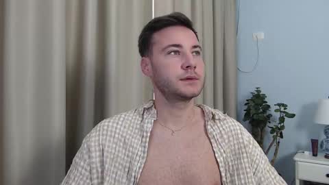 Snapshot of andrew2305 chatting on 09.28.25 Justin Andrew online show from 09.28.25