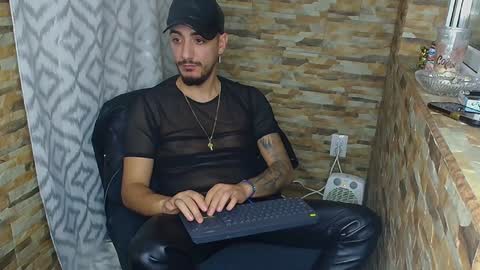 Snapshot of andrewbanner chatting on 12.04.24 MasterRomania online show from 12.04.24