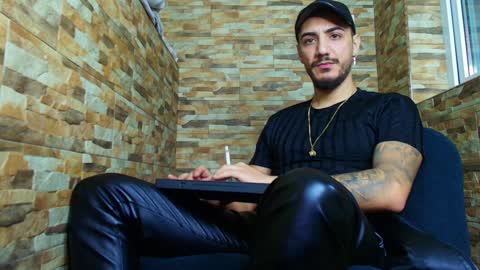 Snapshot of andrewbanner chatting on 12.08.24 MasterRomania online show from 12.08.24