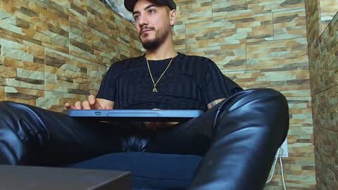 Snapshot of andrewbanner chatting on 12.08.24 MasterRomania online show from 12.08.24
