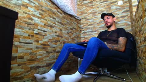 Snapshot of andrewbanner chatting on 12.11.24 MasterRomania online show from 12.11.24