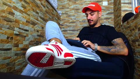 Snapshot of andrewbanner chatting on 12.12.24 MasterRomania online show from 12.12.24