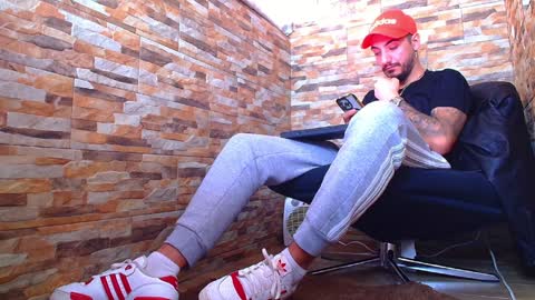 Snapshot of andrewbanner chatting on 12.12.24 MasterRomania online show from 12.12.24