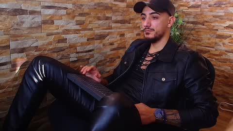 Snapshot of andrewbanner chatting on 12.15.24 MasterRomania online show from 12.15.24
