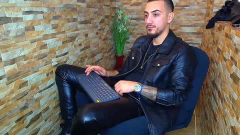 Snapshot of andrewbanner chatting on 12.17.24 MasterRomania online show from 12.17.24
