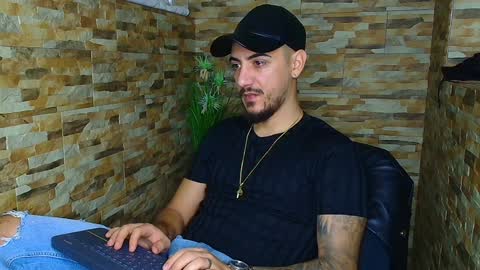 Snapshot of andrewbanner chatting on 12.19.24 MasterRomania online show from 12.19.24