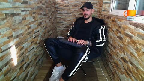 Snapshot of andrewbanner chatting on 12.20.24 MasterRomania online show from 12.20.24