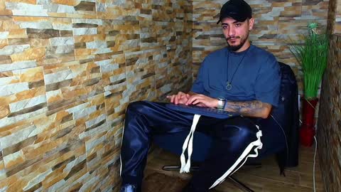 Snapshot of andrewbanner chatting on 12.22.24 MasterRomania online show from 12.22.24