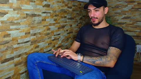 Snapshot of andrewbanner chatting on 01.08.25 MasterRomania online show from 01.08.25
