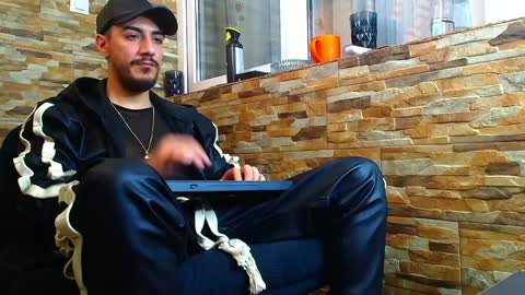 Snapshot of andrewbanner chatting on 01.09.25 MasterRomania online show from 01.09.25
