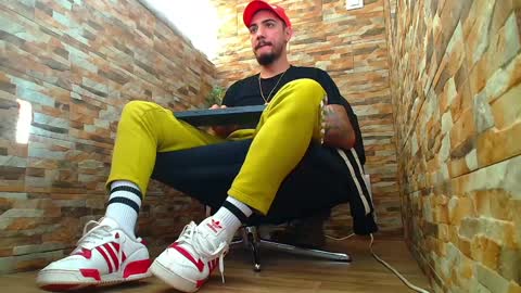 Snapshot of andrewbanner chatting on 01.09.25 MasterRomania online show from 01.09.25