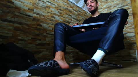 Snapshot of andrewbanner chatting on 01.10.25 MasterRomania online show from 01.10.25