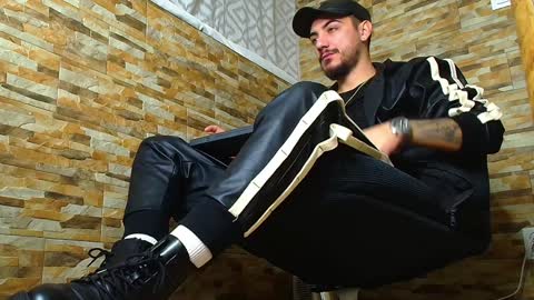 Snapshot of andrewbanner chatting on 01.12.25 MasterRomania online show from 01.12.25