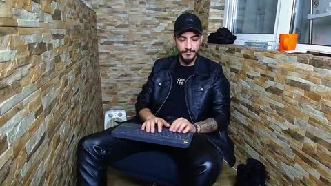 Snapshot of andrewbanner chatting on 01.13.25 MasterRomania online show from 01.13.25