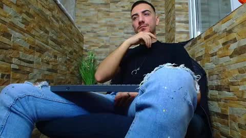 Snapshot of andrewbanner chatting on 01.17.25 MasterRomania online show from 01.17.25
